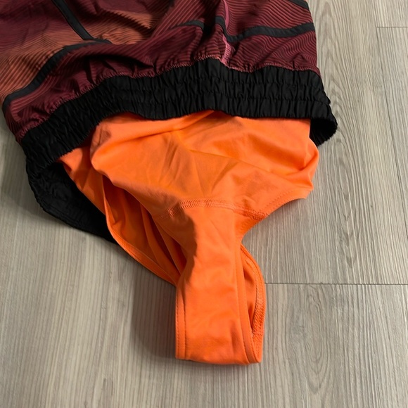 Lululemon Women’s Shorts, Size 12 - Picture 11 of 13